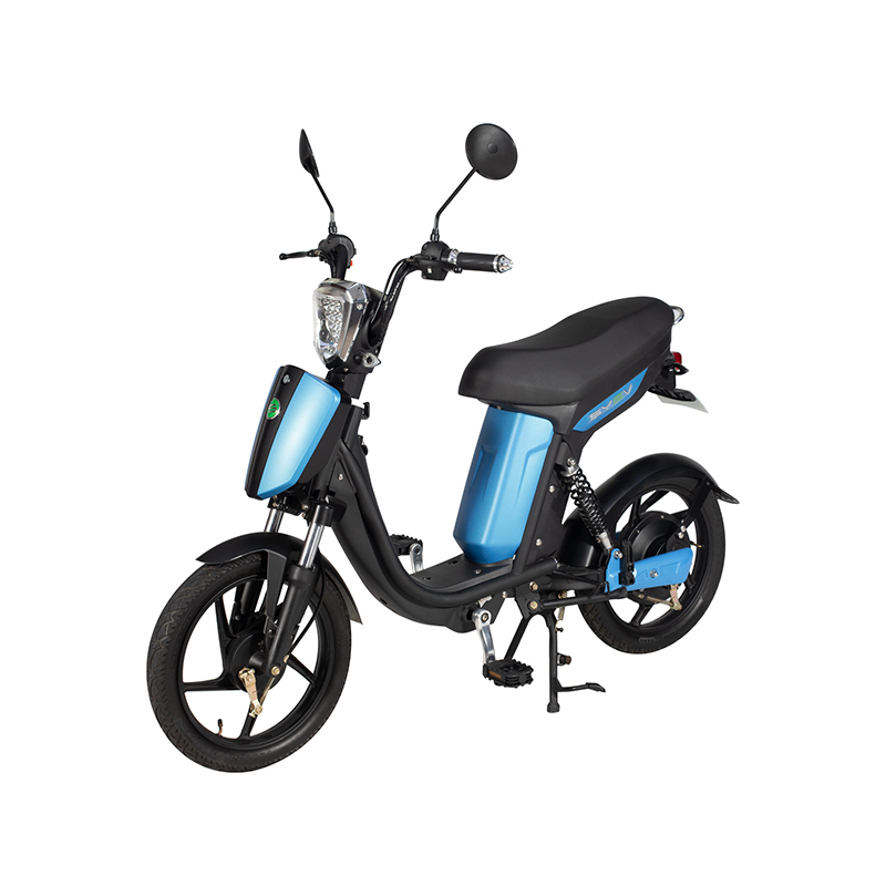 Bagaimana perlindungan angin yang ditawarkan oleh fairing Sepeda Motor Serbaguna dibandingkan dengan sepeda motor lain yang dirancang untuk berkendara jarak jauh dan multimedan?
